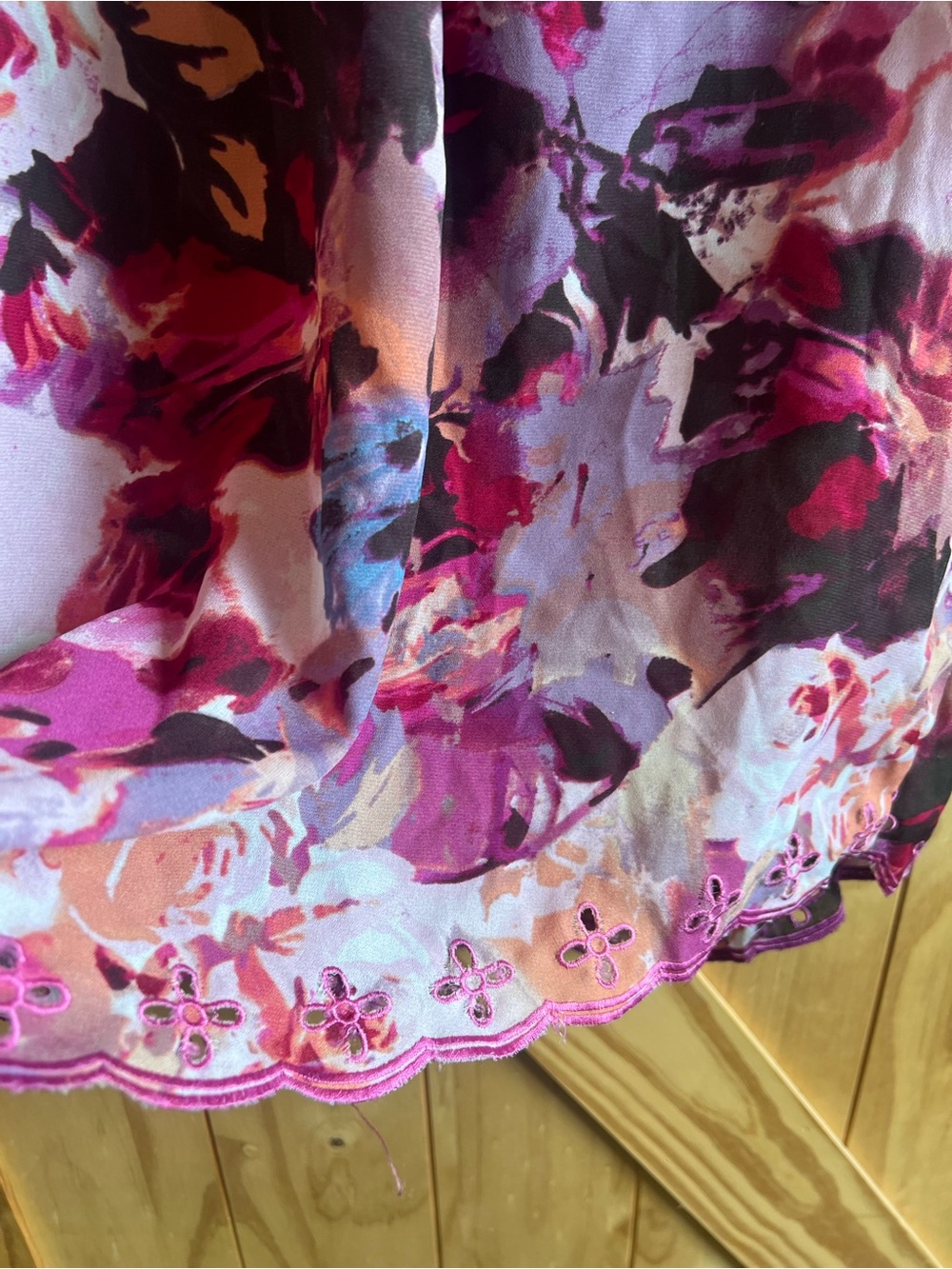 Denim 24/7 Fuchsia Floral V-Neck Pintuck Blouse Scalloped Detail Size 20W Boho - Picture 8 of 9